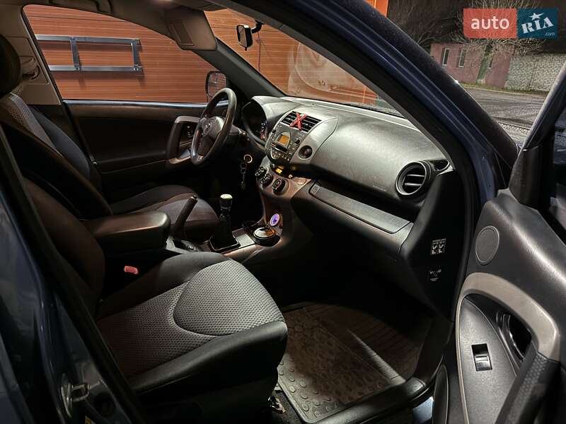 Позашляховик / Кросовер Toyota RAV4 2007 в Харкові