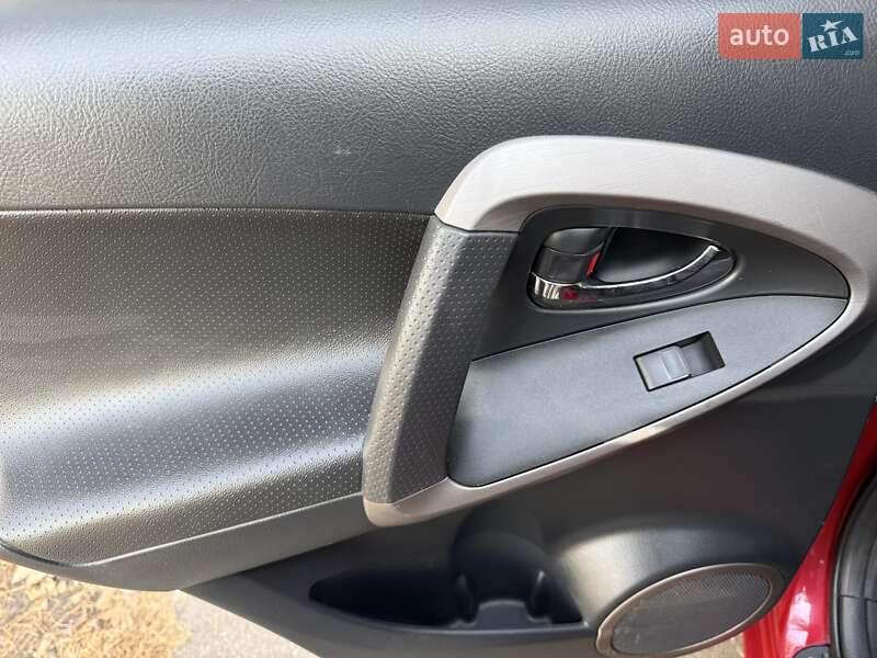 Внедорожник / Кроссовер Toyota RAV4 2008 в Киеве