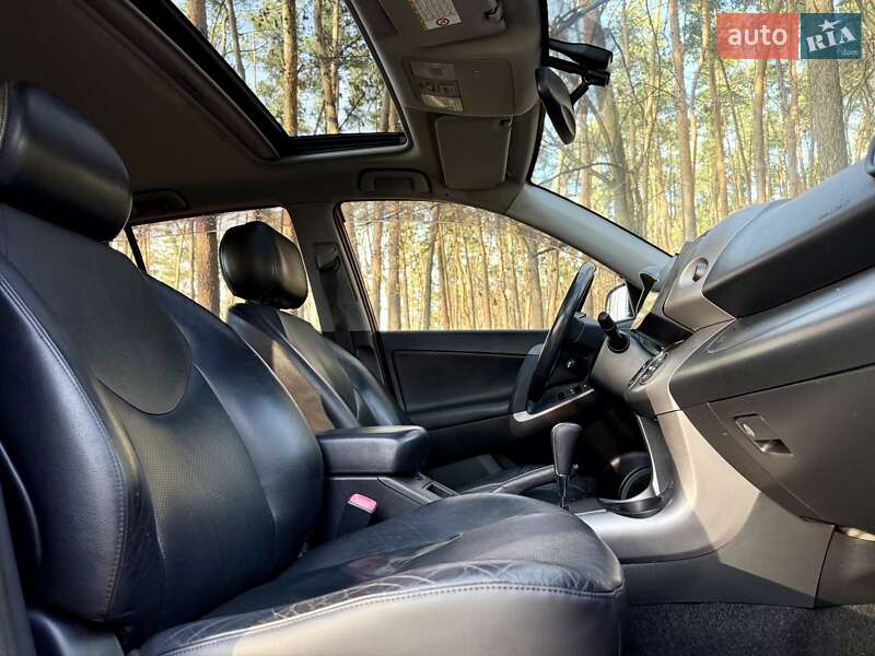 Внедорожник / Кроссовер Toyota RAV4 2008 в Киеве