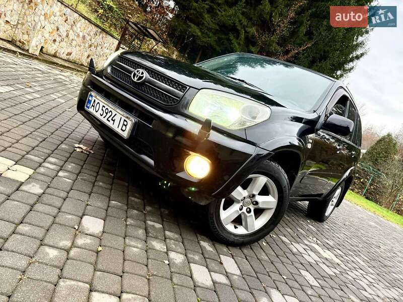 Внедорожник / Кроссовер Toyota RAV4 2005 в Солотвине