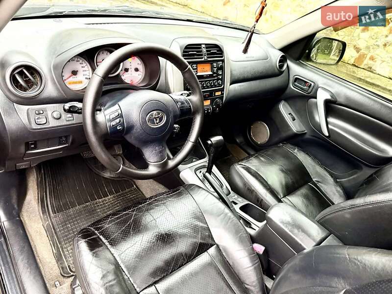 Внедорожник / Кроссовер Toyota RAV4 2005 в Солотвине