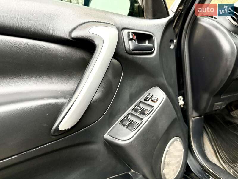 Внедорожник / Кроссовер Toyota RAV4 2005 в Солотвине