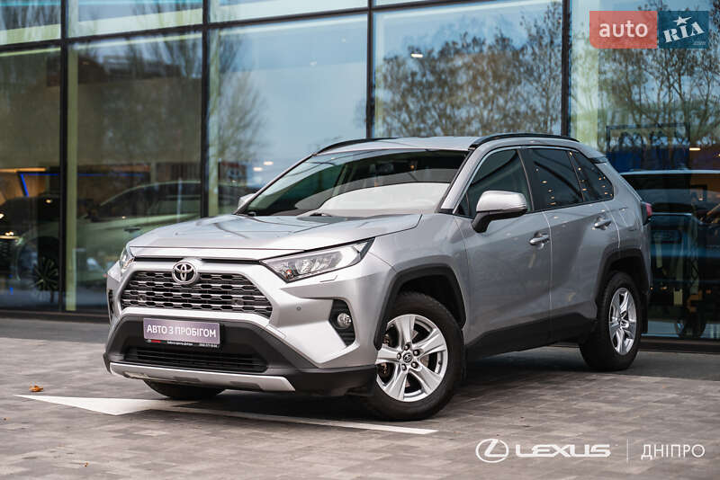Внедорожник / Кроссовер Toyota RAV4 2019 в Днепре