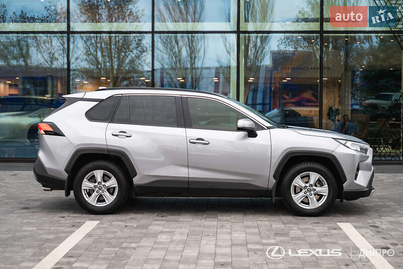 Внедорожник / Кроссовер Toyota RAV4 2019 в Днепре
