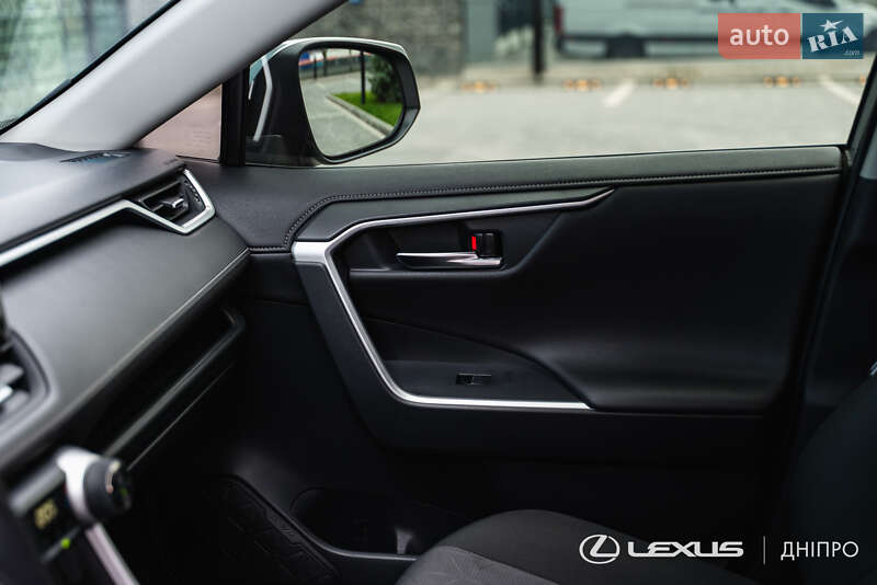 Внедорожник / Кроссовер Toyota RAV4 2019 в Днепре