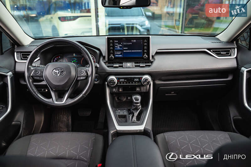 Внедорожник / Кроссовер Toyota RAV4 2019 в Днепре