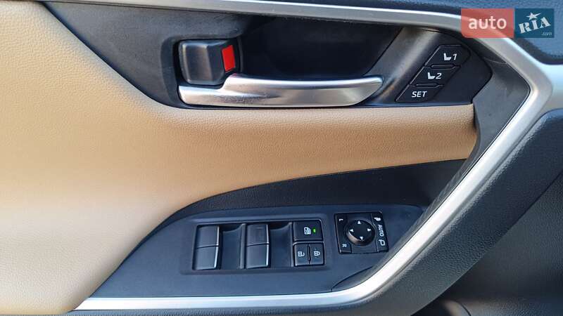 Внедорожник / Кроссовер Toyota RAV4 2019 в Киеве