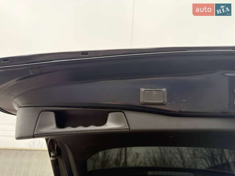 Внедорожник / Кроссовер Toyota RAV4 2020 в Киеве