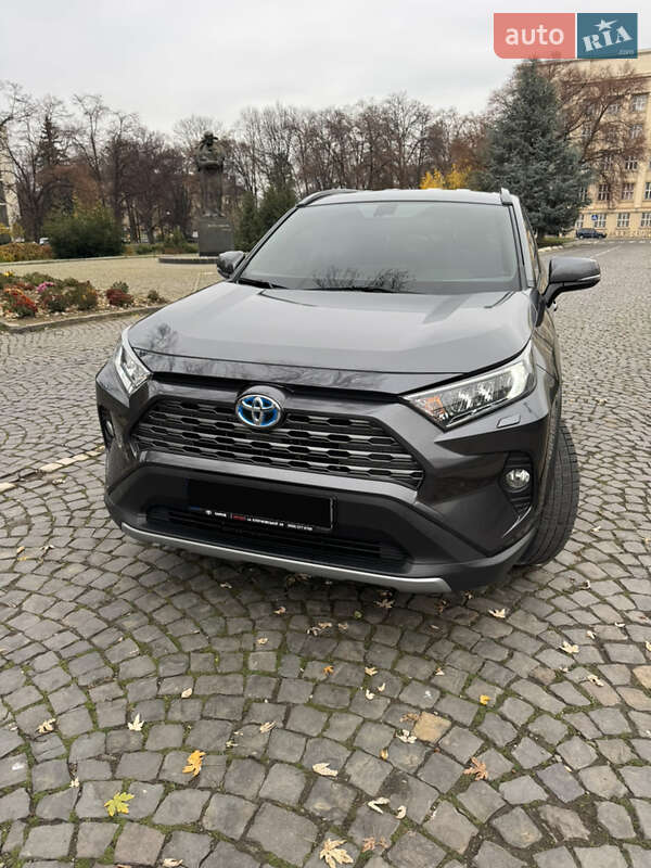 Внедорожник / Кроссовер Toyota RAV4 2019 в Ужгороде