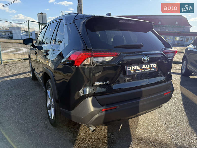 Внедорожник / Кроссовер Toyota RAV4 2018 в Киеве