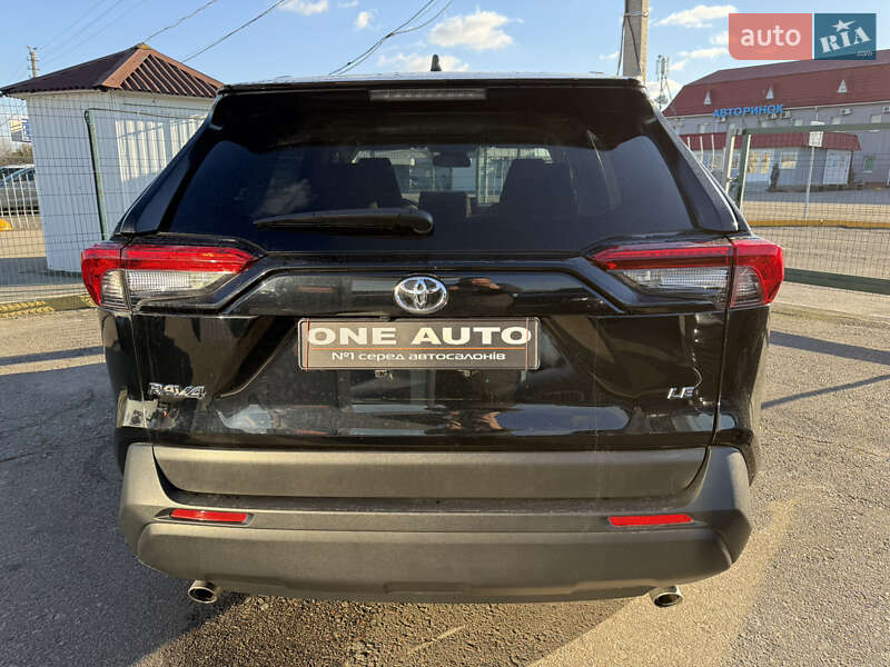 Внедорожник / Кроссовер Toyota RAV4 2018 в Киеве