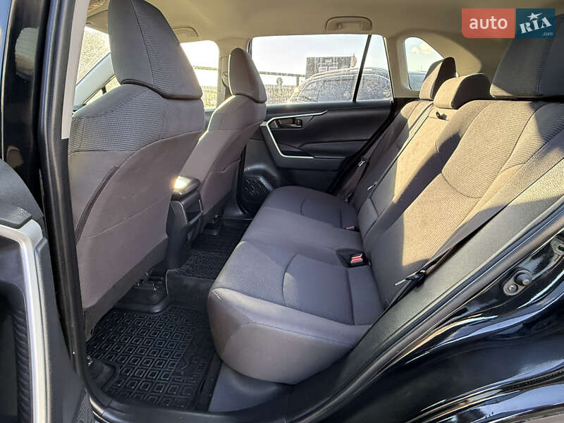 Внедорожник / Кроссовер Toyota RAV4 2018 в Киеве