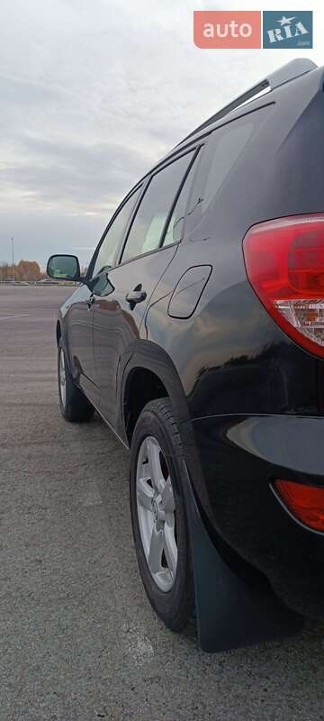 Внедорожник / Кроссовер Toyota RAV4 2005 в Львове