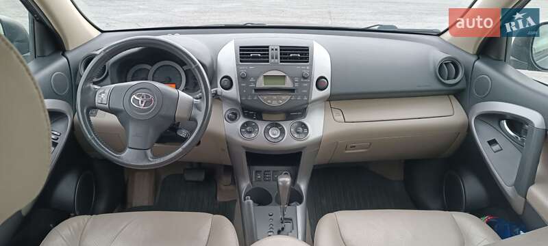 Внедорожник / Кроссовер Toyota RAV4 2005 в Львове