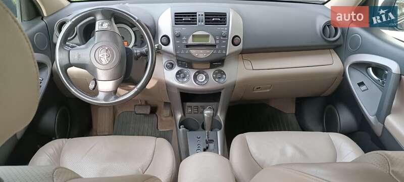 Внедорожник / Кроссовер Toyota RAV4 2005 в Львове