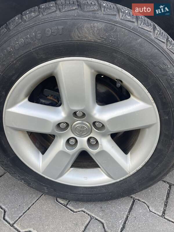 Внедорожник / Кроссовер Toyota RAV4 2005 в Звягеле