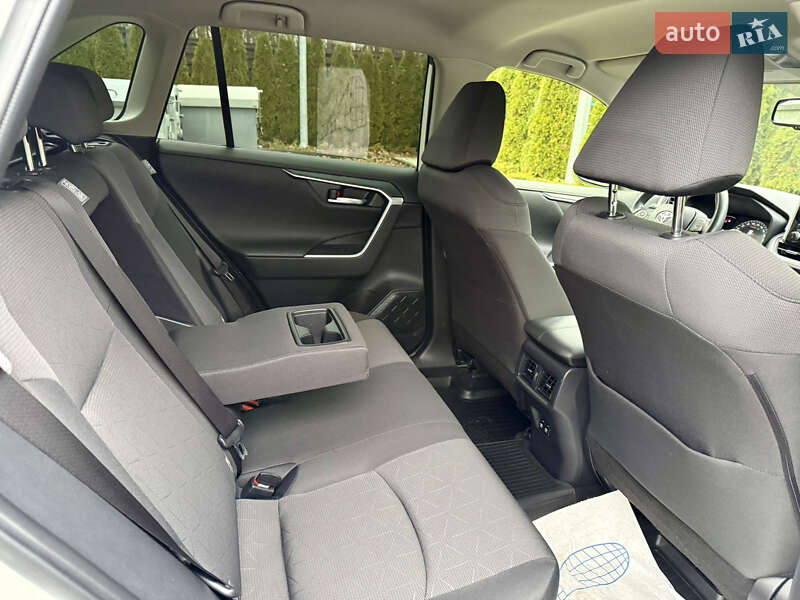Внедорожник / Кроссовер Toyota RAV4 2019 в Харькове фото 7 Внедорожник / Кроссовер Toyota RAV4 2019 в Харькове