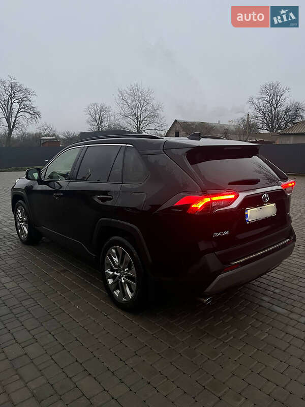 Внедорожник / Кроссовер Toyota RAV4 2024 в Первомайске