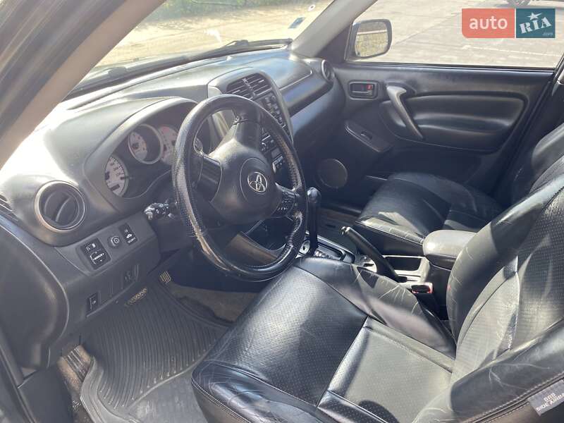 Внедорожник / Кроссовер Toyota RAV4 2005 в Сокирянах