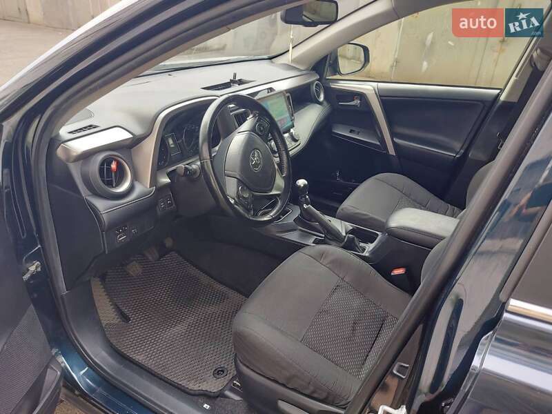 Позашляховик / Кросовер Toyota RAV4 2017 в Києві