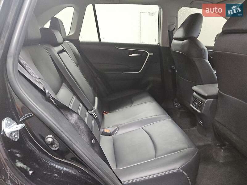 Внедорожник / Кроссовер Toyota RAV4 2024 в Киеве