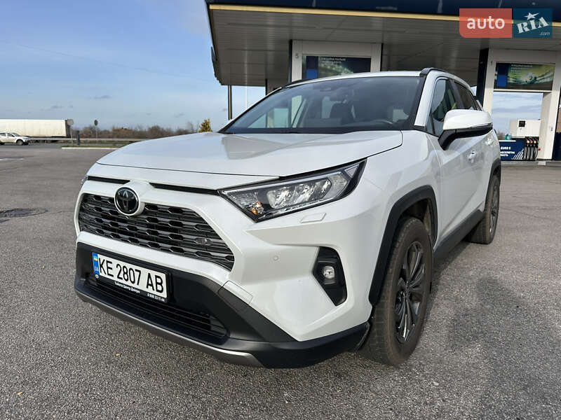 Внедорожник / Кроссовер Toyota RAV4 2023 в Днепре