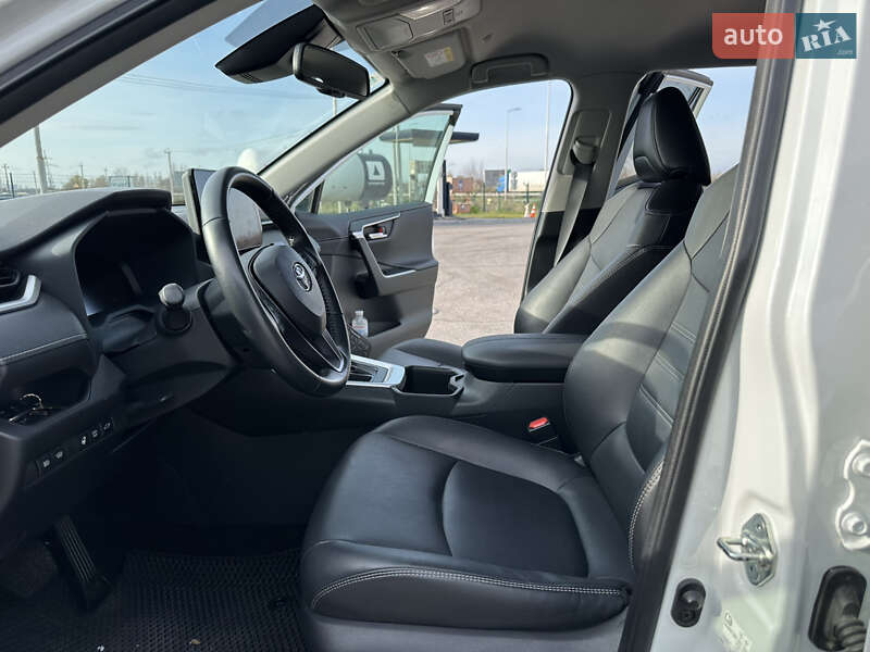 Внедорожник / Кроссовер Toyota RAV4 2023 в Днепре