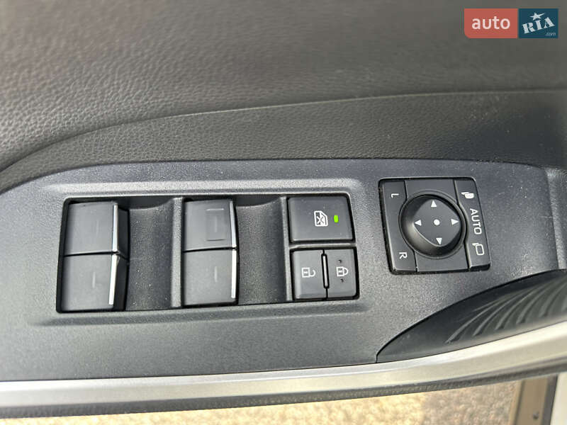Внедорожник / Кроссовер Toyota RAV4 2023 в Днепре