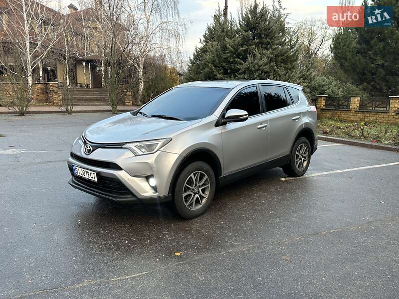 Внедорожник / Кроссовер Toyota RAV4 2018 в Харькове