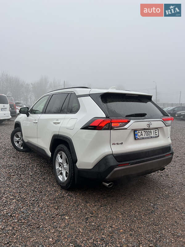Внедорожник / Кроссовер Toyota RAV4 2019 в Черкассах