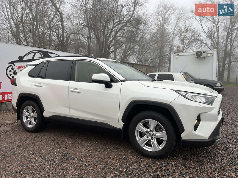 Внедорожник / Кроссовер Toyota RAV4 2019 в Черкассах