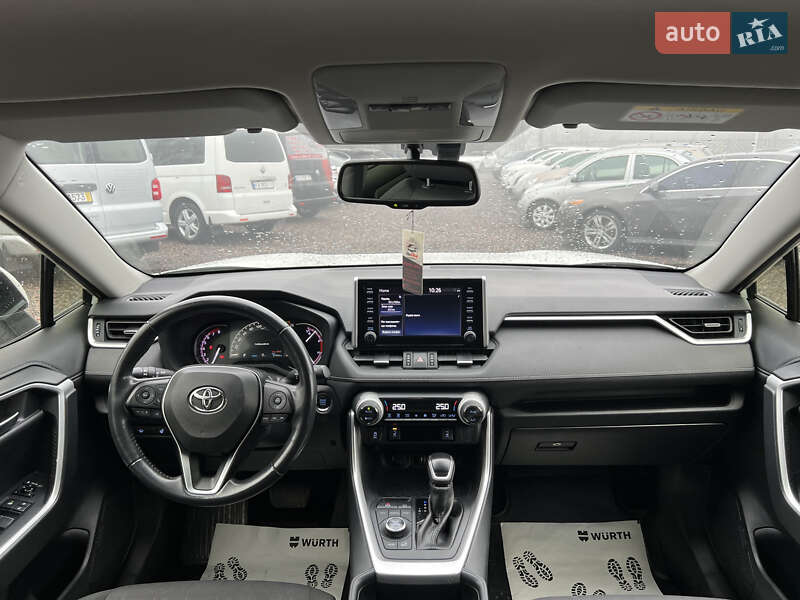 Внедорожник / Кроссовер Toyota RAV4 2019 в Черкассах