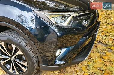 Позашляховик / Кросовер Toyota RAV4 2017 в Харкові