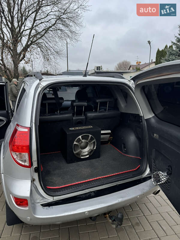 Внедорожник / Кроссовер Toyota RAV4 2006 в Киеве