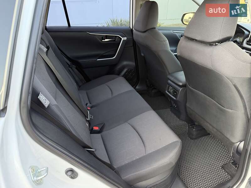 Внедорожник / Кроссовер Toyota RAV4 2019 в Днепре