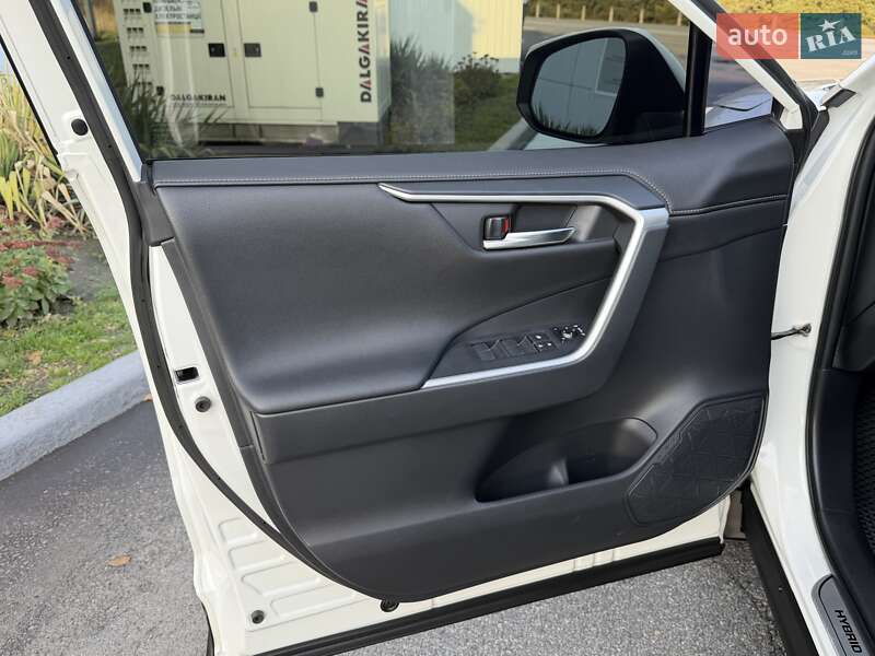 Внедорожник / Кроссовер Toyota RAV4 2019 в Днепре