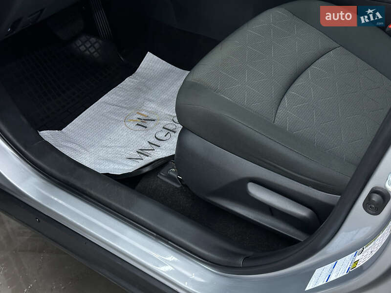 Внедорожник / Кроссовер Toyota RAV4 2022 в Ужгороде