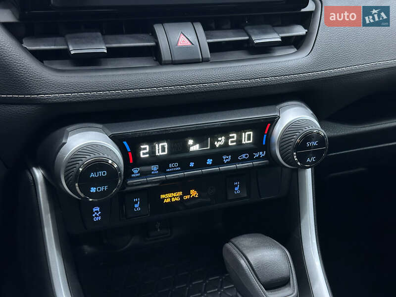 Внедорожник / Кроссовер Toyota RAV4 2022 в Ужгороде