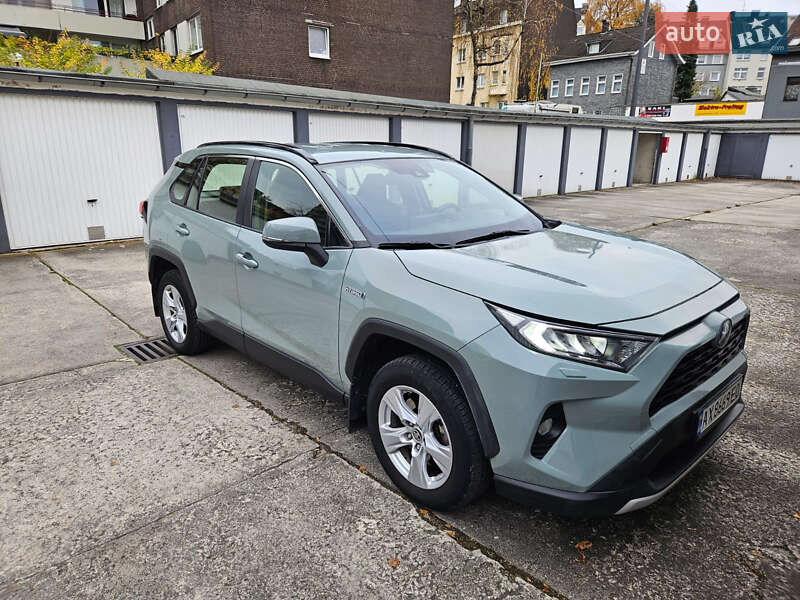 Внедорожник / Кроссовер Toyota RAV4 2020 в Ужгороде
