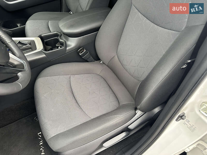 Внедорожник / Кроссовер Toyota RAV4 2019 в Черкассах