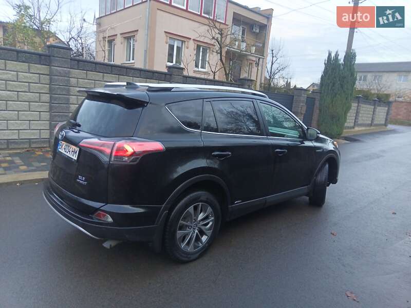 Внедорожник / Кроссовер Toyota RAV4 2016 в Ровно