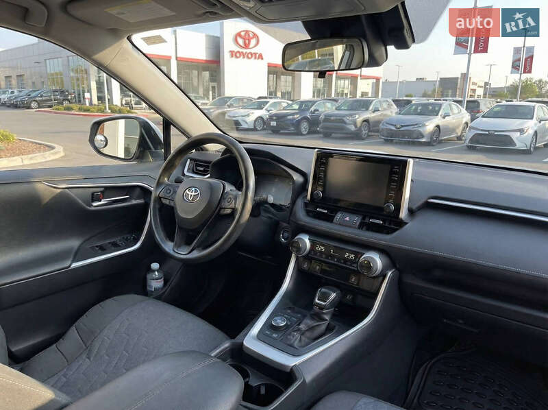 Внедорожник / Кроссовер Toyota RAV4 2019 в Киеве
