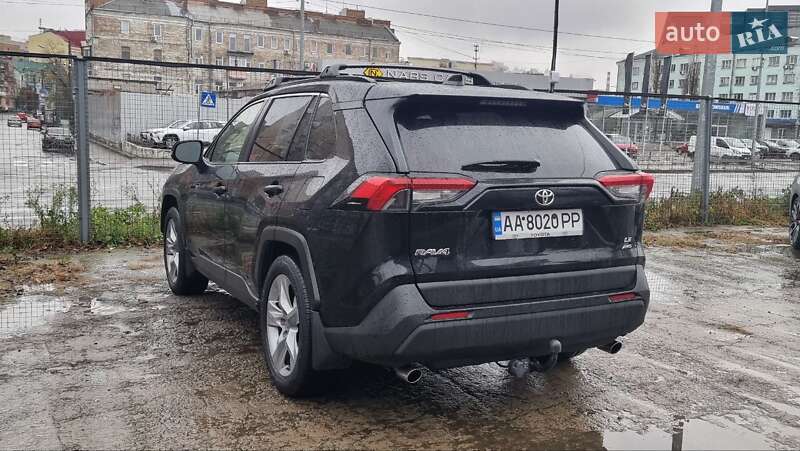 Внедорожник / Кроссовер Toyota RAV4 2018 в Киеве