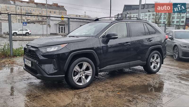 Внедорожник / Кроссовер Toyota RAV4 2018 в Киеве