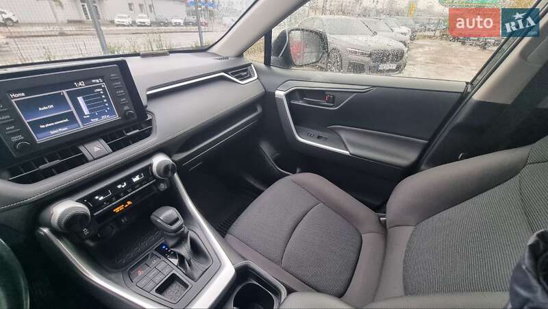 Внедорожник / Кроссовер Toyota RAV4 2018 в Киеве