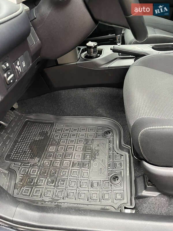 Внедорожник / Кроссовер Toyota RAV4 2018 в Киеве фото 36 Внедорожник / Кроссовер Toyota RAV4 2018 в Киеве