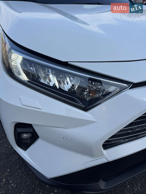 Позашляховик / Кросовер Toyota RAV4 2023 в Харкові