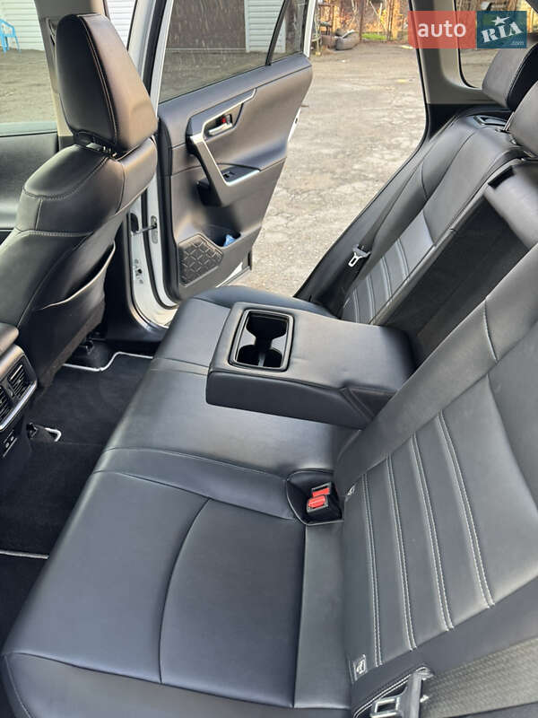 Позашляховик / Кросовер Toyota RAV4 2023 в Харкові