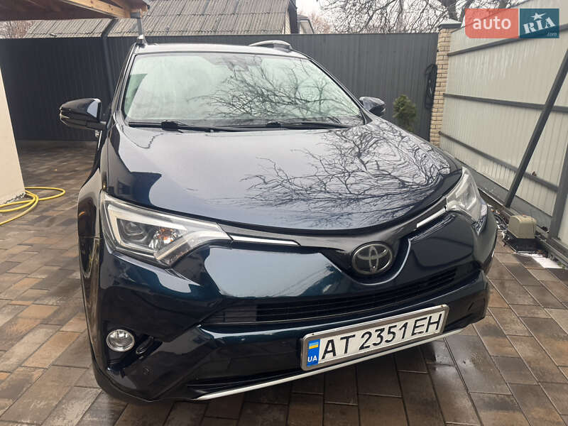 Внедорожник / Кроссовер Toyota RAV4 2017 в Киеве