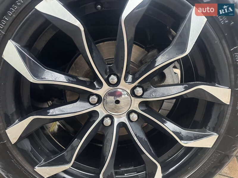 Внедорожник / Кроссовер Toyota RAV4 2017 в Киеве